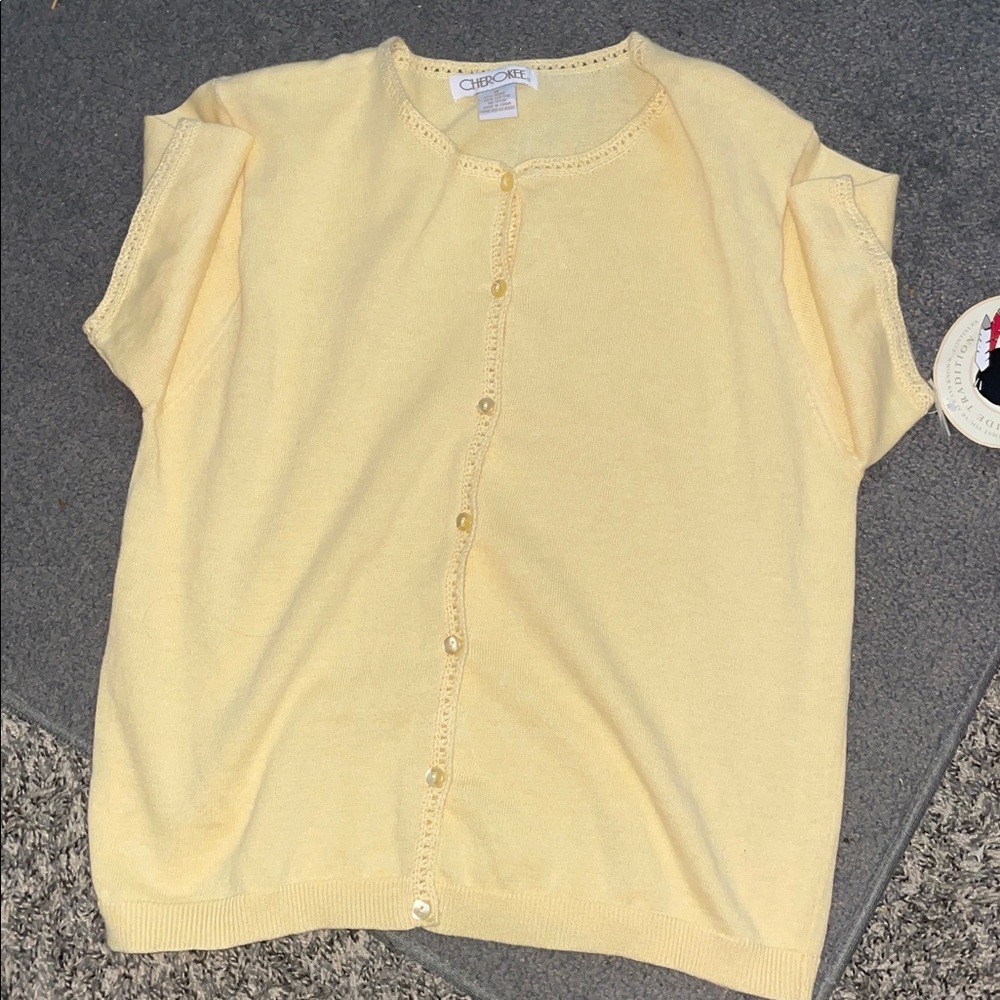 NWT Cherokee Women’s Short Sleeve Light Yellow Button up Sweater